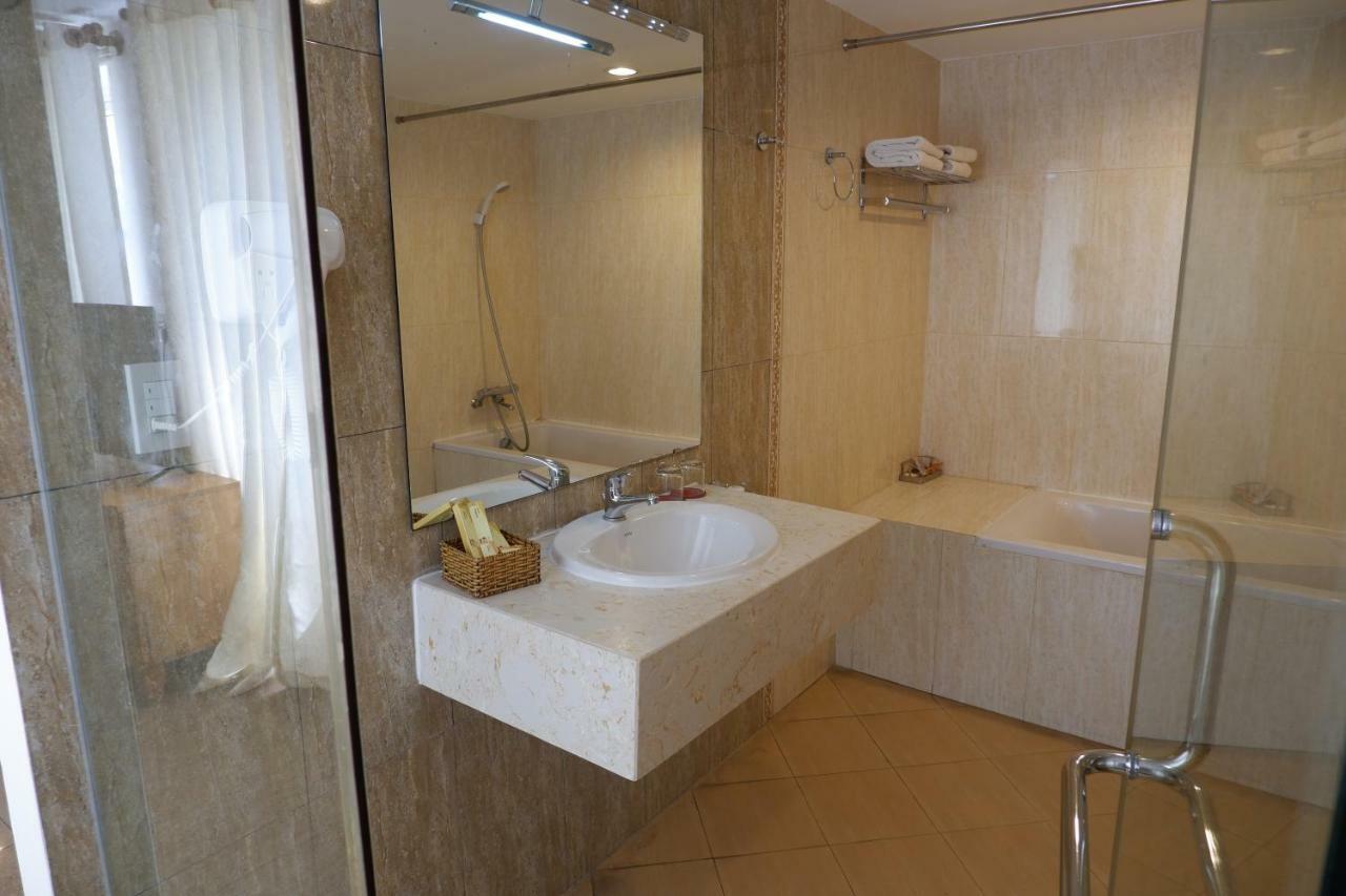 Sai Gon'S Book Hotel Хошимин Екстериор снимка
